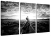 Frau auf Schienen bei Sonnenuntergang, Monochrome Leinwanbild 3Teilig
