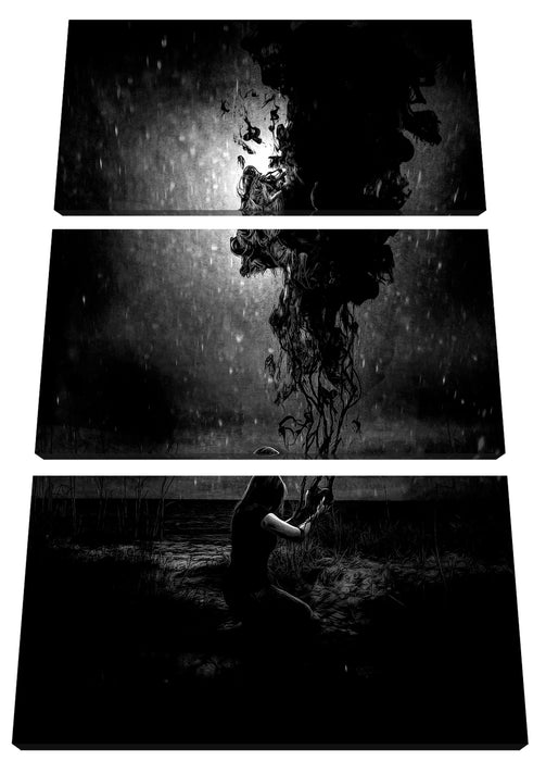 Kniende Frau mit dunklen Dämonen, Monochrome Leinwanbild 3Teilig
