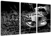 Kaffeetasse mit Bohnen auf Holztisch, Monochrome Leinwanbild 3Teilig