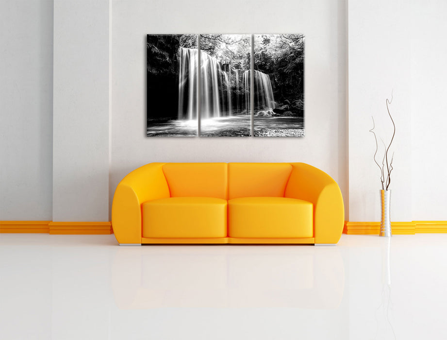 Tropischer Wasserfall im Wald, Monochrome Leinwanbild Wohnzimmer 3Teilig