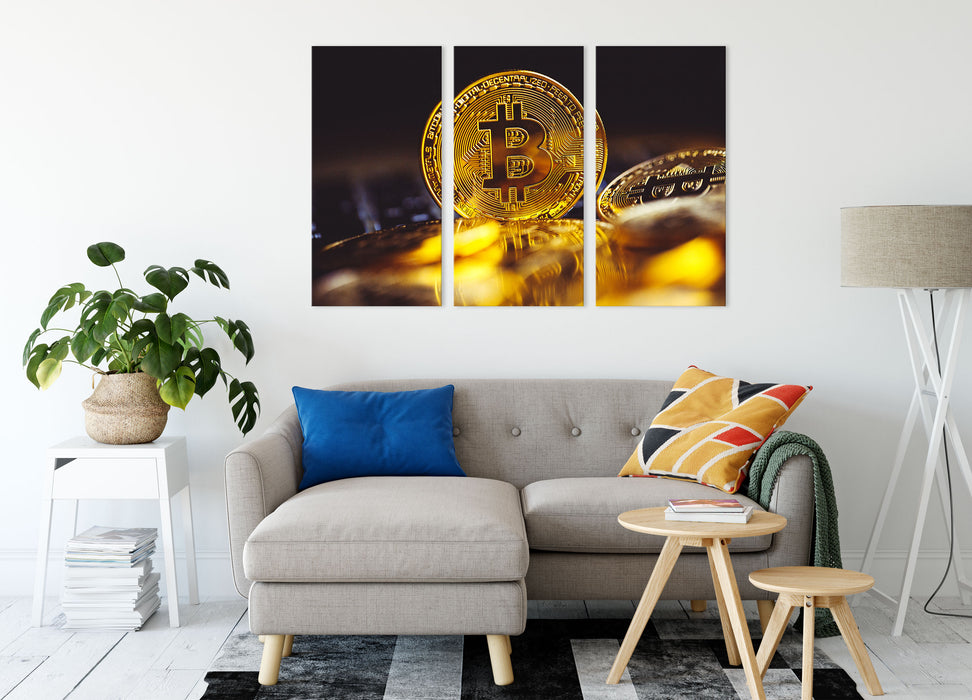 Bitcoin BTC zwischen Münzen Leinwandbild Wohnzimmer 3Teilig