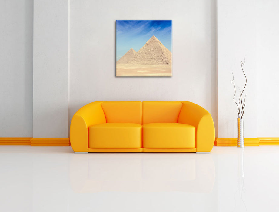 Beeindruckende Pyramiden von Gizeh Leinwandbild Quadratisch über Sofa