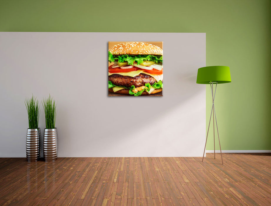 Köstlicher Burger auf Holztisch Leinwand Quadratisch im Flur