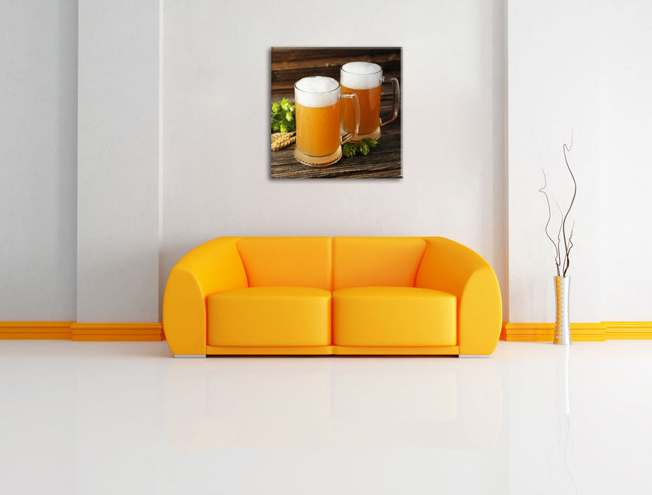 Köstliches Bier mit Hopfenblüten Leinwandbild Quadratisch über Sofa