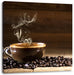 Kaffee zwischen Kaffeebohnen Leinwandbild Quadratisch