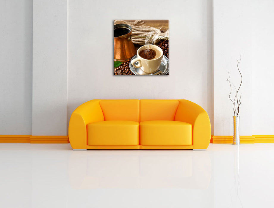 Frisch Kaffee mit Kaffeebohnen Leinwandbild Quadratisch über Sofa