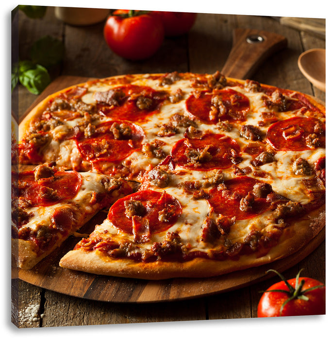 Pizza mit Salami und Tomaten Leinwandbild Quadratisch