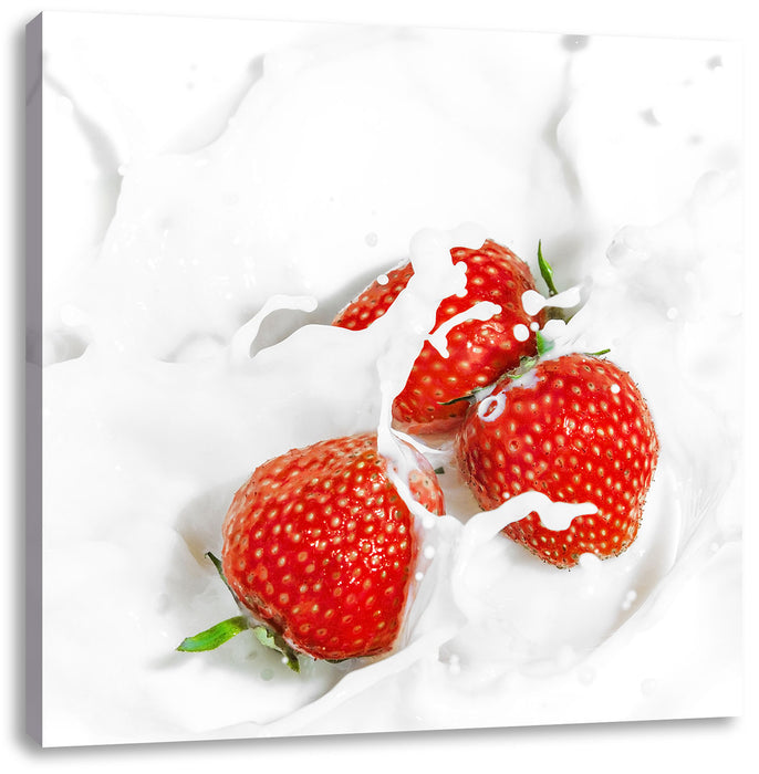 Leckere Erdbeeren in Milch Leinwandbild Quadratisch