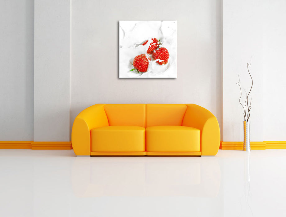 Leckere Erdbeeren in Milch Leinwandbild Quadratisch über Sofa