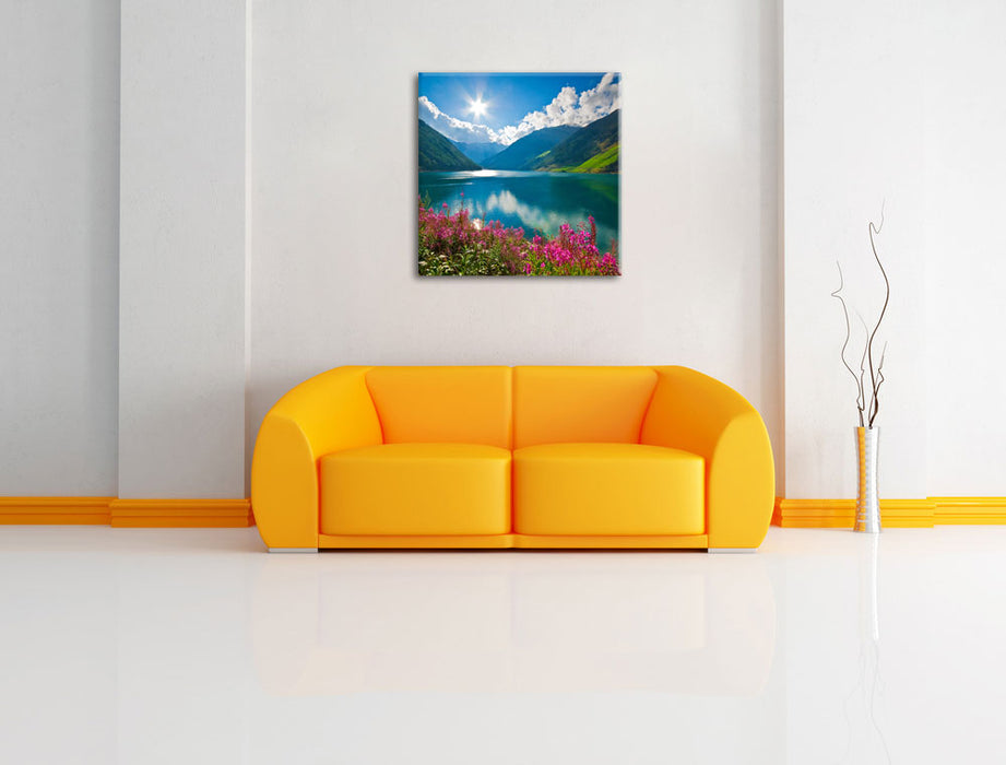 Blumenwiese See Leinwandbild Quadratisch über Sofa