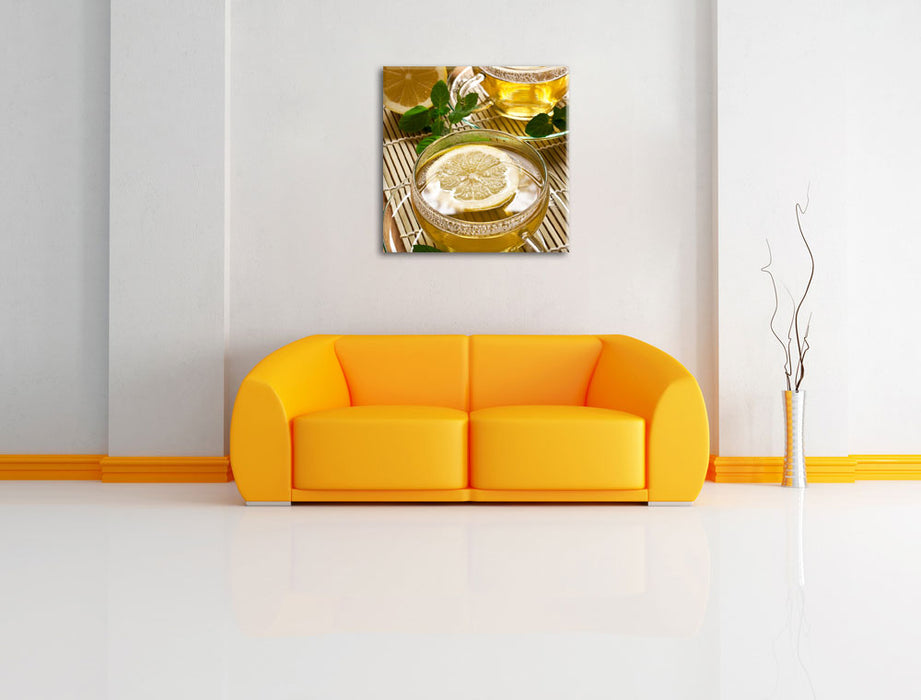 GrünerTee mit Zitrone Leinwandbild Quadratisch über Sofa