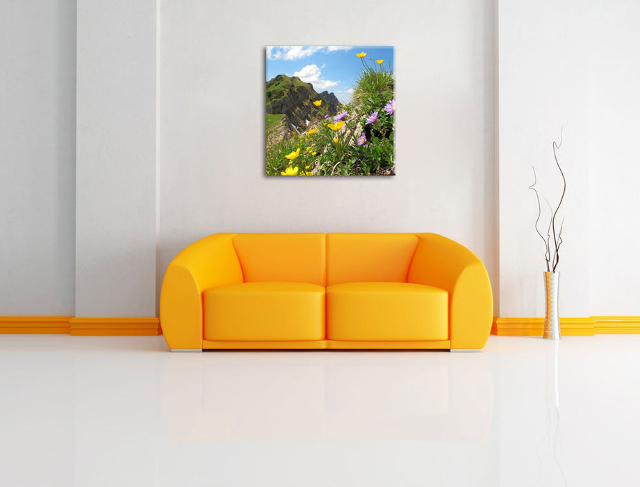 Blumenwiese im Frühling Leinwandbild Quadratisch über Sofa