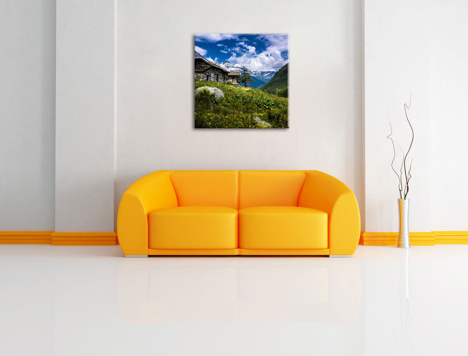 Wunderschöne Berghütte Leinwandbild Quadratisch über Sofa