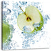 Frische Apfelscheiben im Wasser Leinwandbild Quadratisch