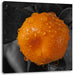 Orange mit Wassertropfen Leinwandbild Quadratisch