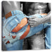 Frau in aufgerissener Jeans Leinwandbild Quadratisch