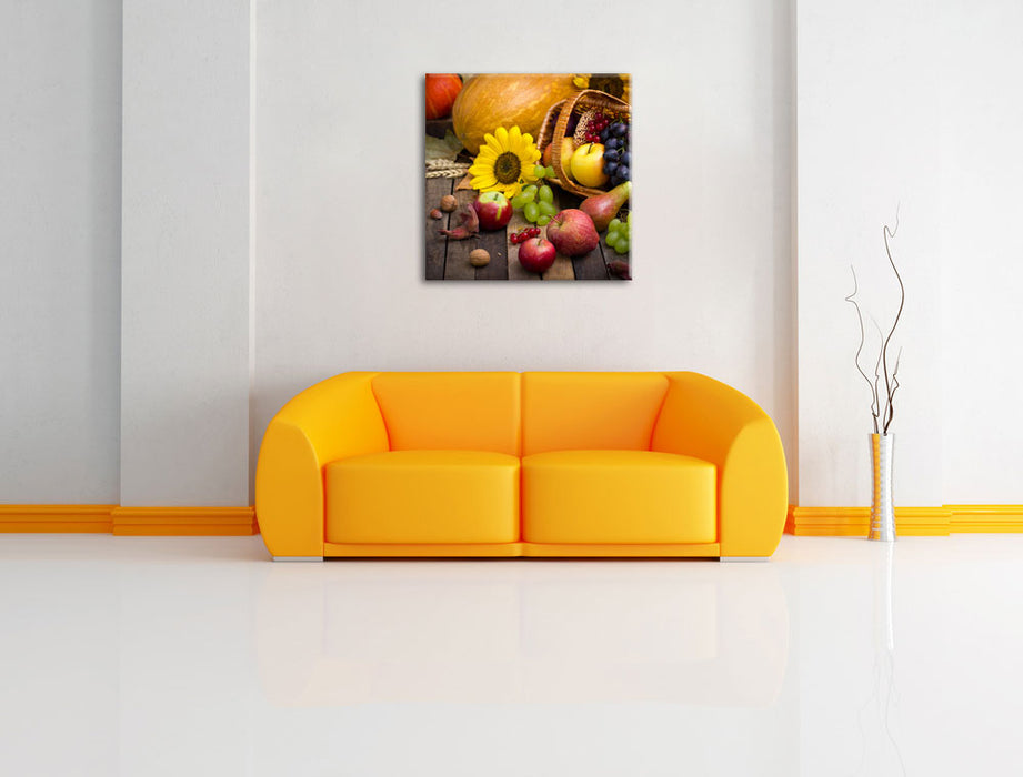 Herbstlicher Obstkorb Leinwandbild Quadratisch über Sofa