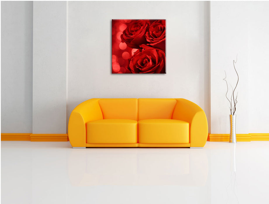 Drei rote Rosen Leinwandbild Quadratisch über Sofa