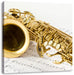 Saxophon auf Notenpapier Leinwandbild Quadratisch