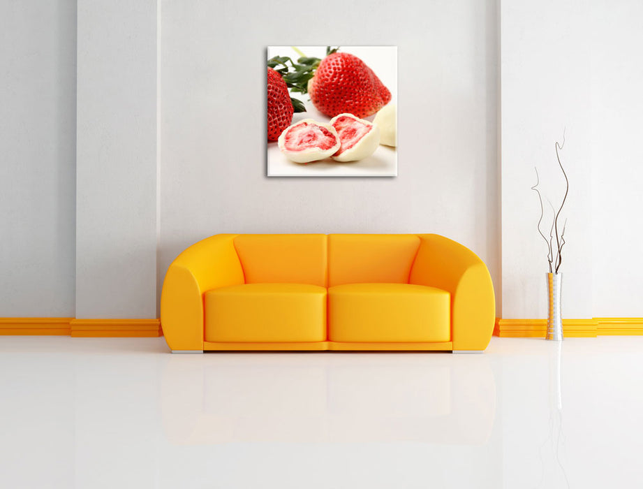 Erdbeeren mit Schokolade umhüllt Leinwandbild Quadratisch über Sofa