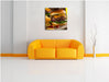 Saftiger Chili Cheese Burger Leinwandbild Quadratisch über Sofa