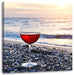Weinglas am Strand Leinwandbild Quadratisch