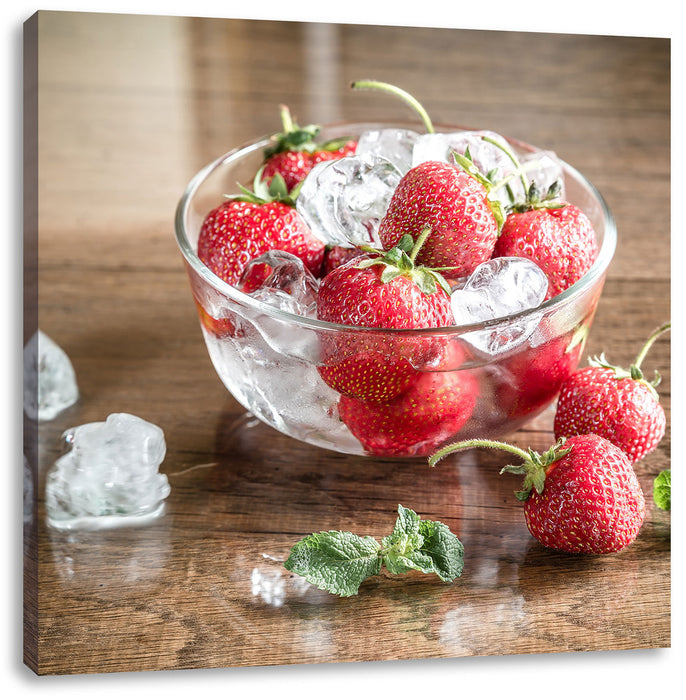 Erdbeeren in Eiswürfeln Leinwandbild Quadratisch