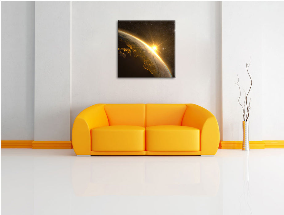 Die Sonne und Erde im Weltall Leinwandbild Quadratisch über Sofa
