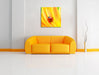 Marienkäfer auf gelber Blume Leinwandbild Quadratisch über Sofa