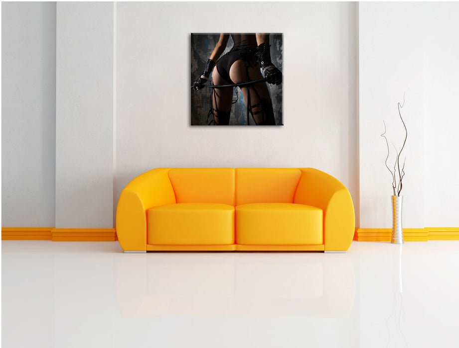 Frau mit einer Peitsche Leinwandbild Quadratisch über Sofa