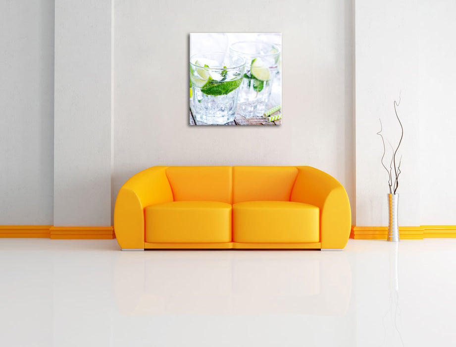 Mojito-Gläser mit Minze Leinwandbild Quadratisch über Sofa