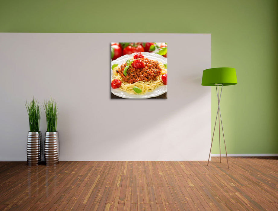 Spaghetti Bolognese auf dem Teller Leinwand Quadratisch im Flur