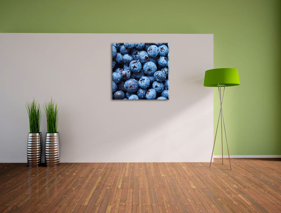 Blaubeeren mit Wassertropfen Leinwand Quadratisch im Flur