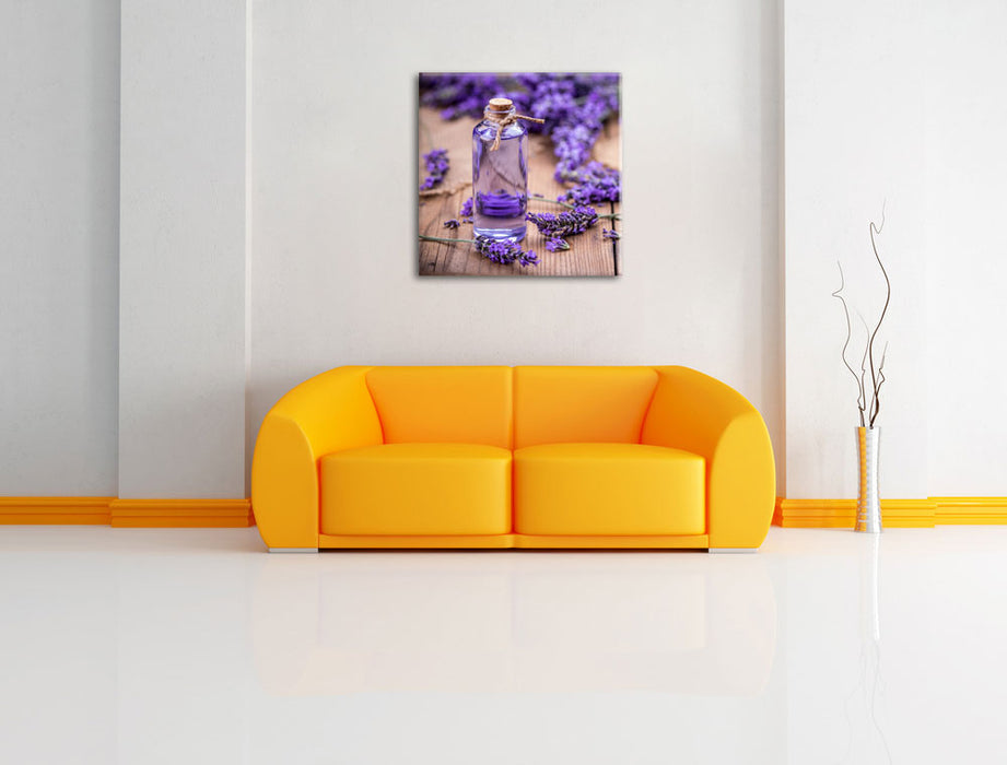 Frische Lavendelblüten Leinwandbild Quadratisch über Sofa