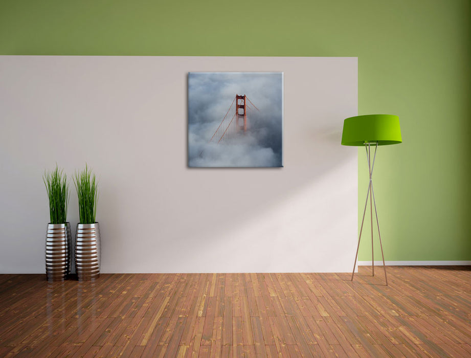 Golden Gate Bridge über den Wolken Leinwand Quadratisch im Flur