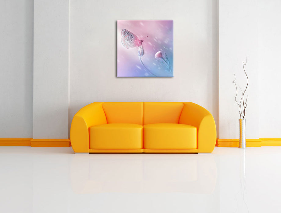 Schmetterling auf Blütenknospen Leinwandbild Quadratisch über Sofa