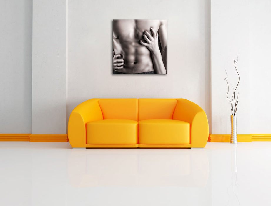 muskulöser Waschbrettbauch Leinwandbild Quadratisch über Sofa
