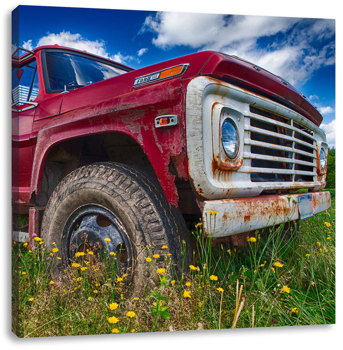 USA Truck auf Blumenwiese Leinwandbild Quadratisch