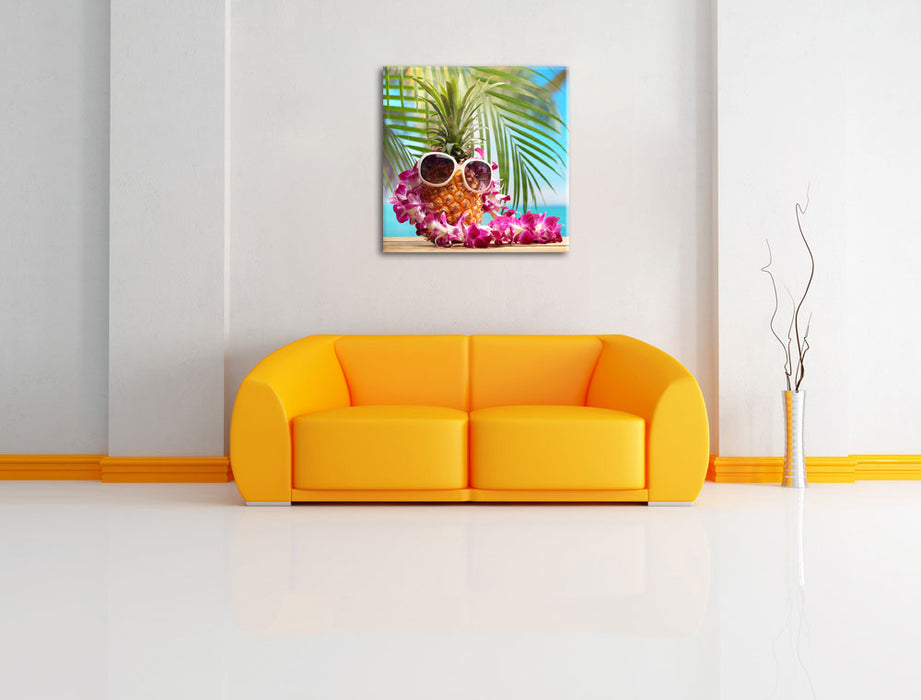 Ananas mit Sonnenbrille Leinwandbild Quadratisch über Sofa