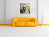 Spargel auf Holztisch Leinwandbild Quadratisch über Sofa