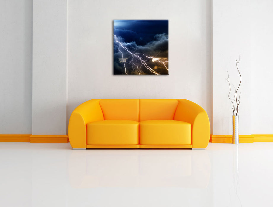 Blitzeinschlag am Himmelszelt Leinwandbild Quadratisch über Sofa