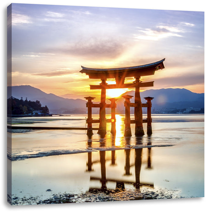 Torii Gate in Miyajima Japan Leinwandbild Quadratisch