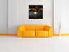 Goldnugget Leinwandbild Quadratisch über Sofa