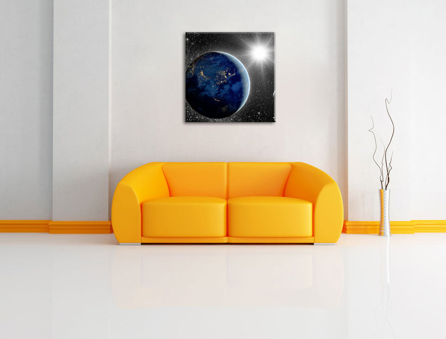 Erde mit Sonne im Weltall Leinwandbild Quadratisch über Sofa