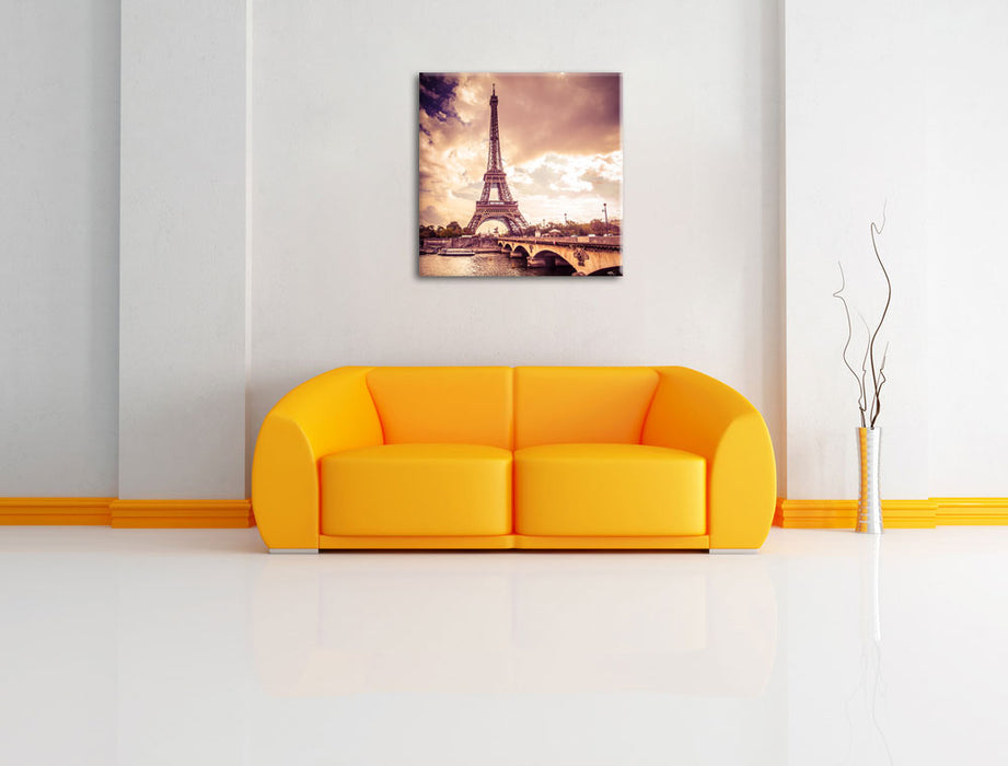 Eiffelturm in Paris Leinwandbild Quadratisch über Sofa