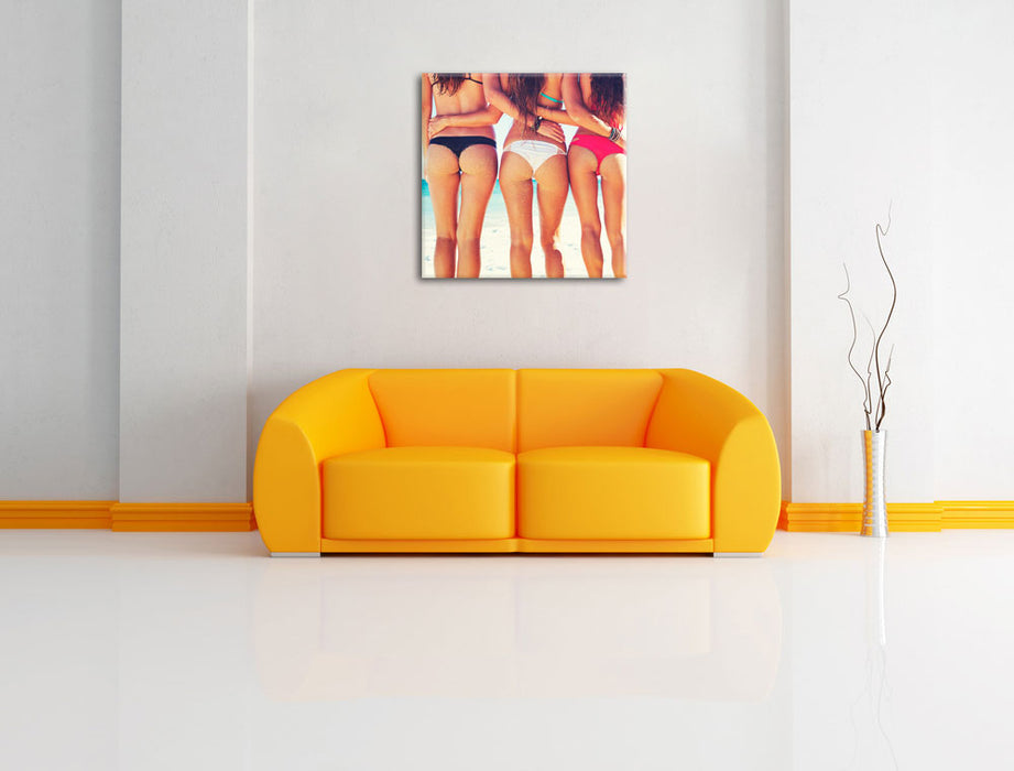 Schöne Mädchen in Bikinis Leinwandbild Quadratisch über Sofa