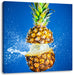 Ananas mit Wasser bespritzt Leinwandbild Quadratisch