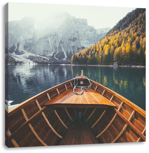 Holzboot auf Alpensee in den Dolomiten Leinwanbild Quadratisch