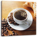 Tasse Kaffee mit Bohnen und Croissant Leinwanbild Quadratisch
