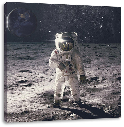 Einsamer Astronaut auf dem Mond Leinwanbild Quadratisch